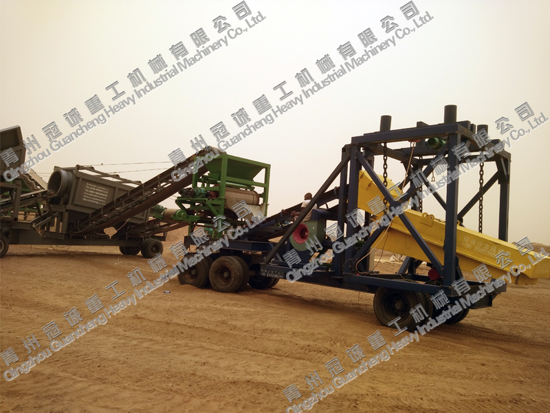 外蒙工作的移動重選金機(jī)械工作現(xiàn)場